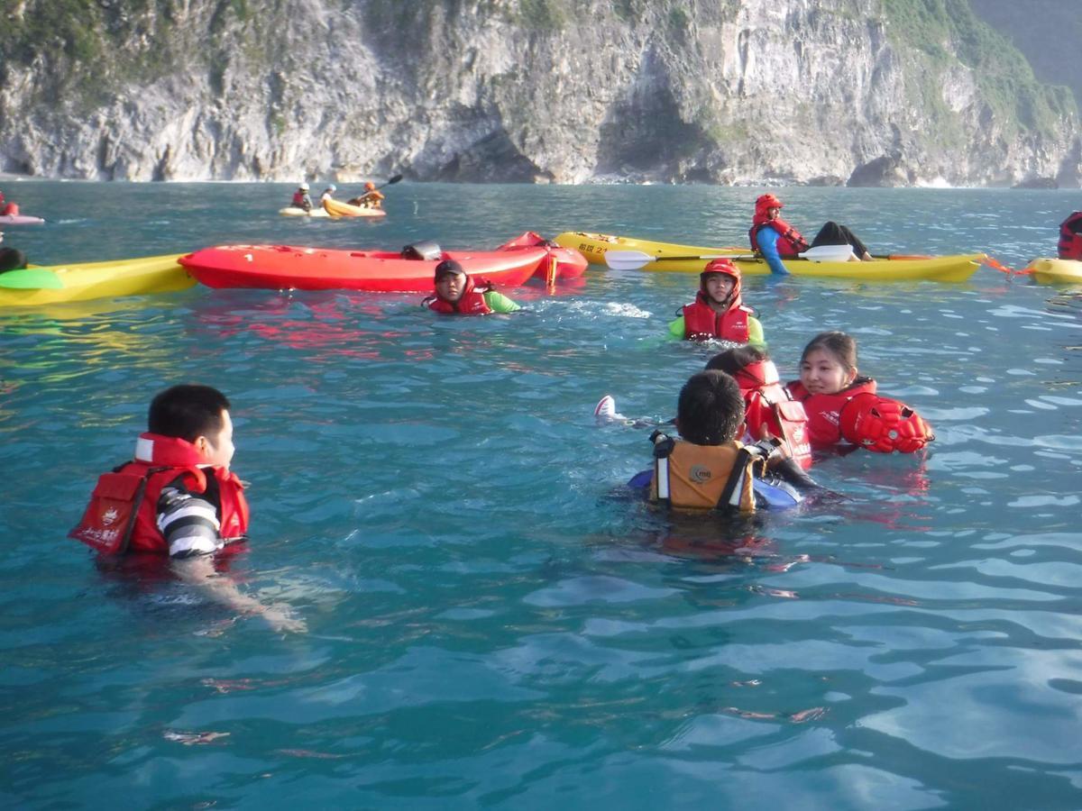 五葉松民宿-電梯民宿 近慈濟中小學及慈科大及人社院 Hualien Eksteriør bilde